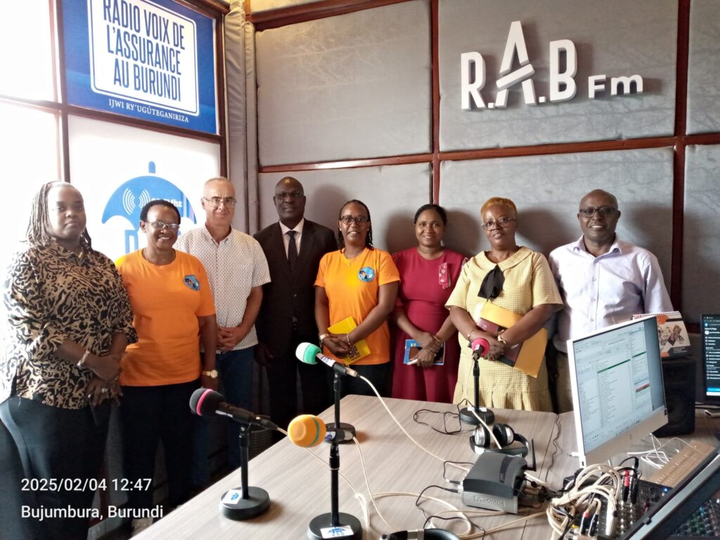 Visite de l’AFJO Association Burundaise des Femmes Journalistes (Association des Femmes Journalistes du Burundi) à la RAB Fm.