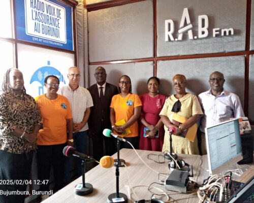 Visite de l’AFJO Association Burundaise des Femmes Journalistes (Association des Femmes Journalistes du Burundi) à la RAB Fm.
